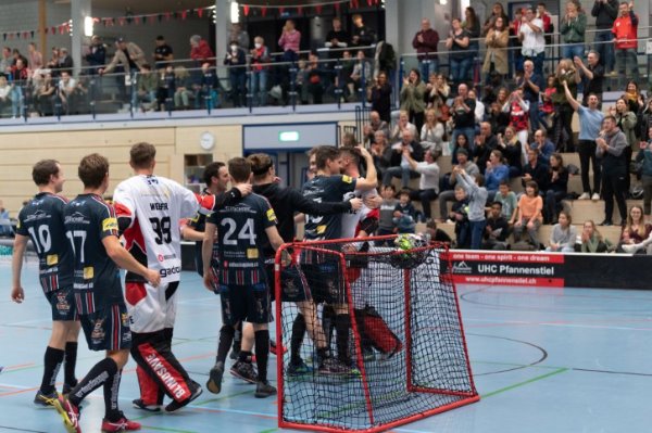 Dem Leader Bülach Floorball die erste Saisonniederlage zugefügt