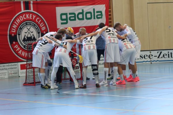 Das Herren Kleinfeld-Team startet mit klarem Sieg in die Cup-Saison 2023/2024
