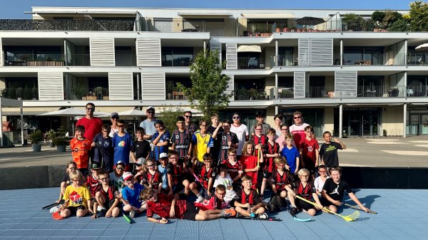 Street-Floorball-Abschluss auf dem Chilbiplatz – Junioren feiern mit Spassturnier