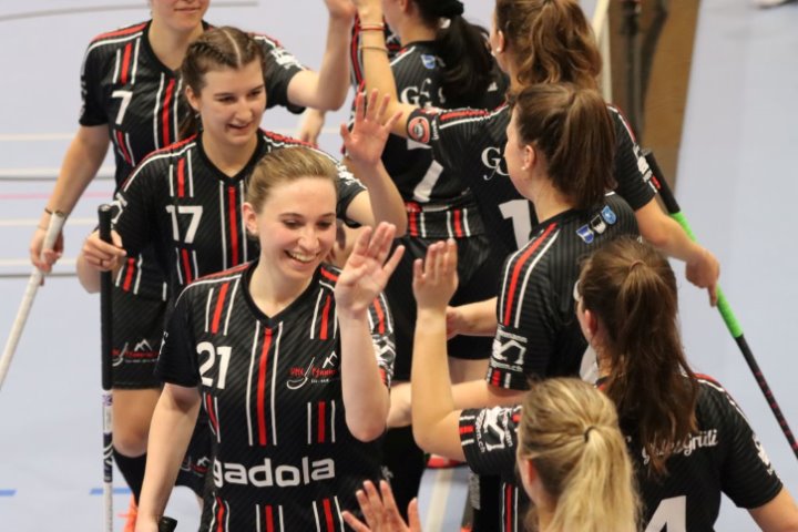 Die Kleinfeld-Damen besiegen im Cup das höherklassige Bülach Floorball