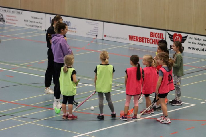 Unihockey for Girls - ein gelungener Nachmittag mit vielen Mädchen in der Kirchwies