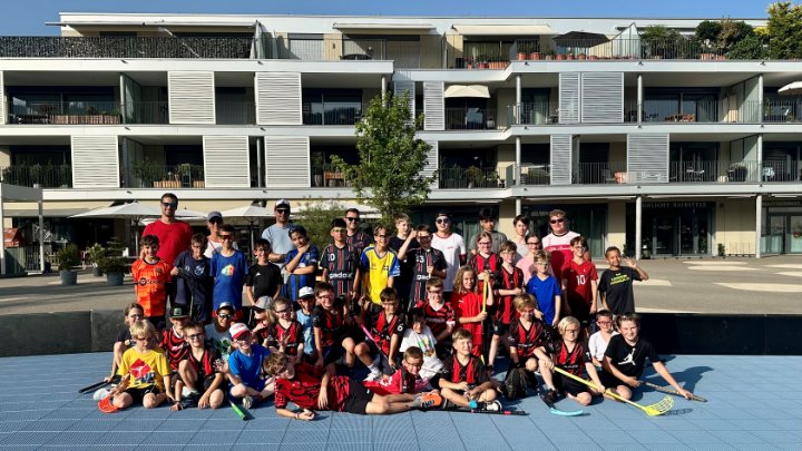 Street-Floorball-Abschluss auf dem Chilbiplatz – Junioren feiern mit Spassturnier