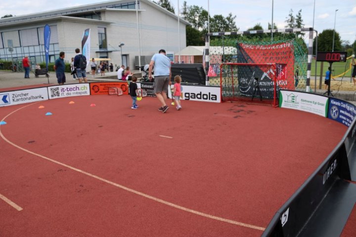 Sportplausch bei wunderbarem Wetter und freundschaftlicher Atmosphäre