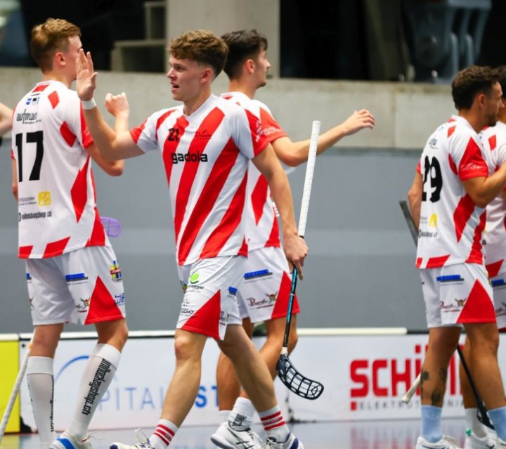 Der UHC Pfanni unterliegt im Nachbarschaftsduell mit 4:7 Der UHC Pfanni unterliegt im Nachbarschaftsduell mit 4:7