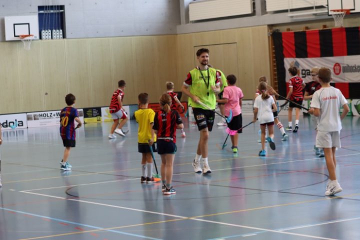 Voller Erfolg beim 2. Pfanni-Kids-Day: Unihockey-Action mit den NLB-"Stars" Voller Erfolg beim 2. Pfanni-Kids-Day: Unihockey-Action mit den NLB-"Stars"